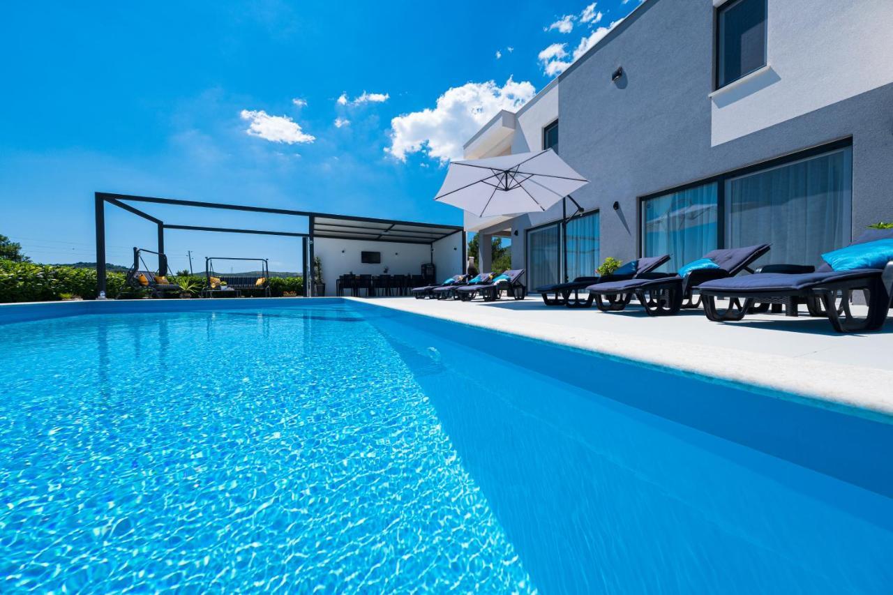 Villa Sky - Heating Pool Kastel Novi Bagian luar foto