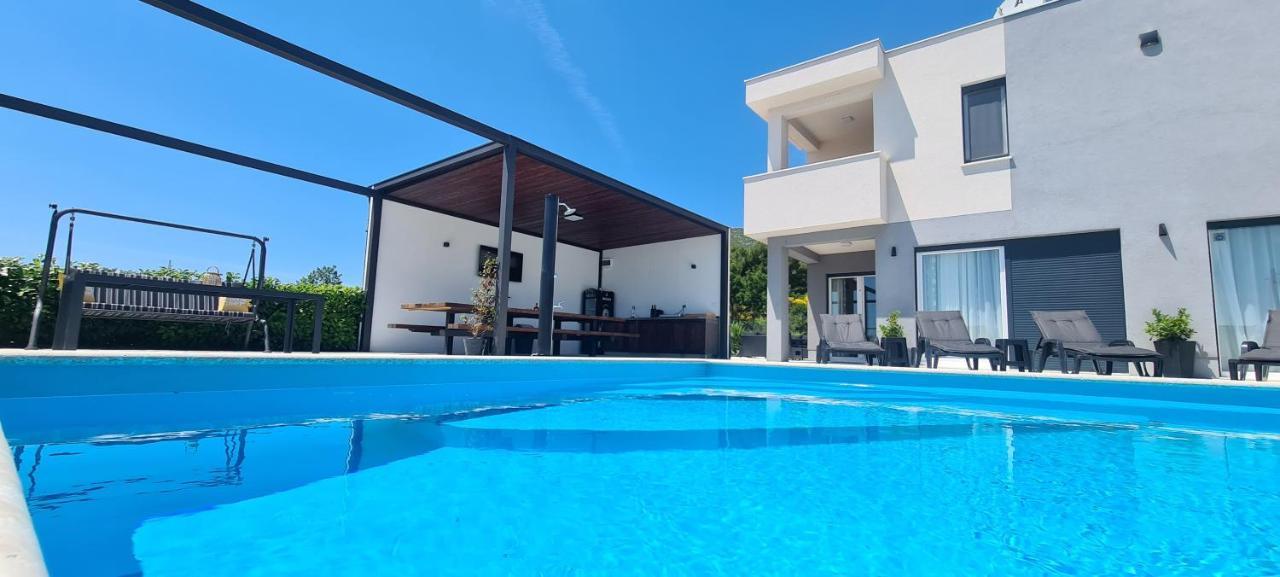 Villa Sky - Heating Pool Kastel Novi Bagian luar foto