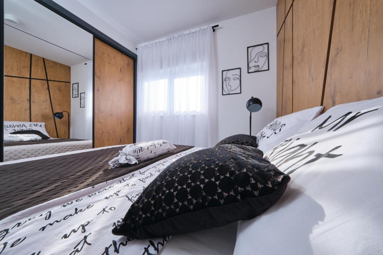 Villa Sky - Heating Pool Kastel Novi Bagian luar foto